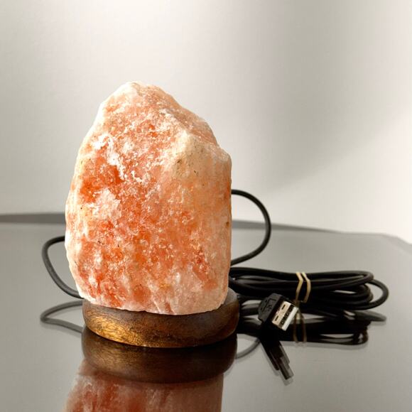 Himalayan Salt Lamp With Color Changing LED (Tested) - 5H x 4W x 4L - Picture 5 of 8